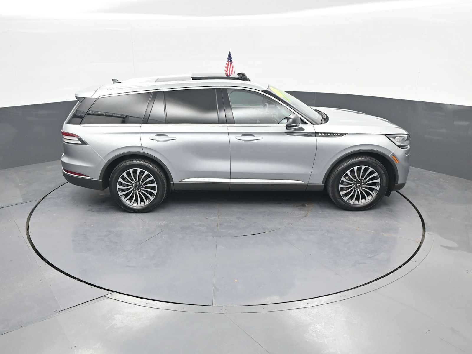 Used 2023 Lincoln Aviator AWD w/ Premium Package image 40