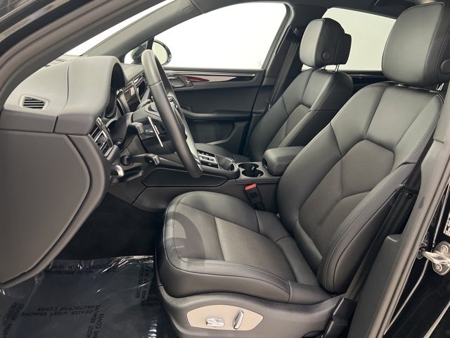 Used 2025 Porsche Macan T image 18