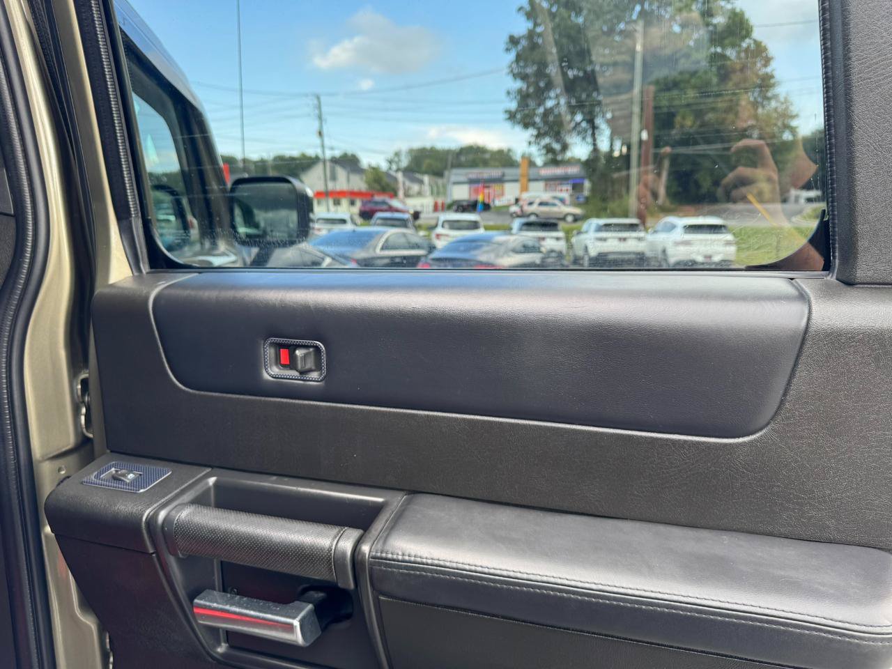 Used 2005 HUMMER H2 w/ Preferred Equipment Group image 29