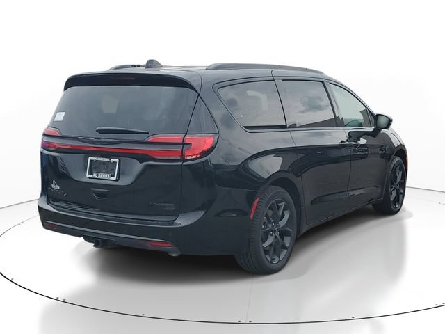 New 2026 Chrysler Pacifica Limited w/ S Appearance Package AWD/4WD image 4