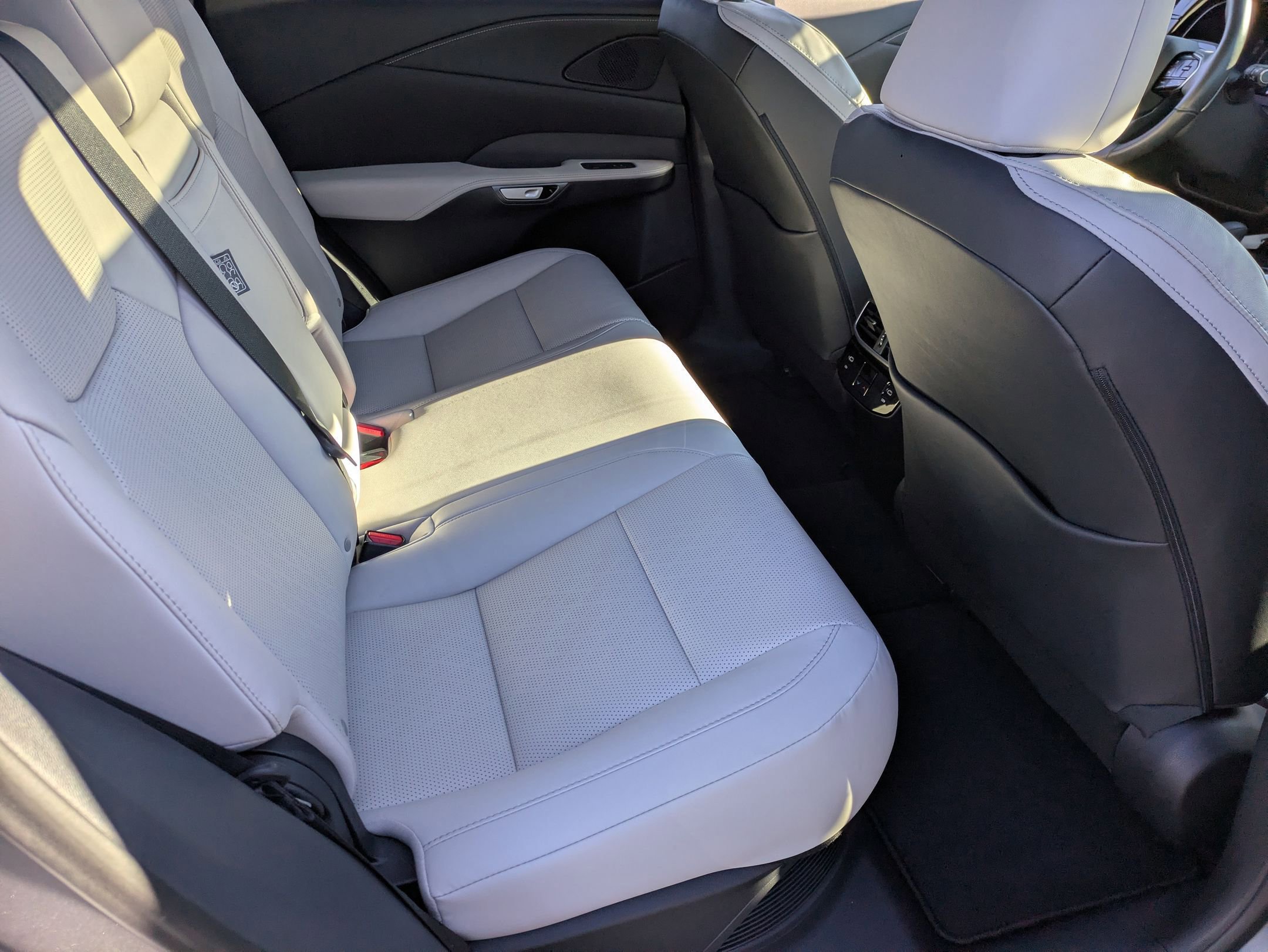 Used 2023 Lexus RX 350h image 34