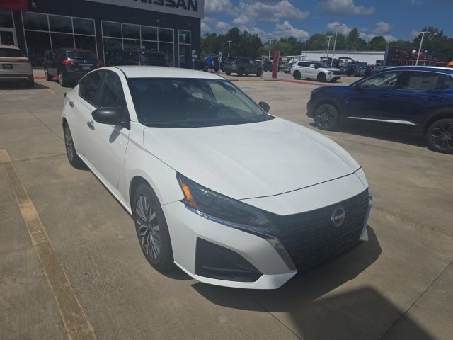 Used 2025 Nissan Altima 2.5 SV FWD image 1