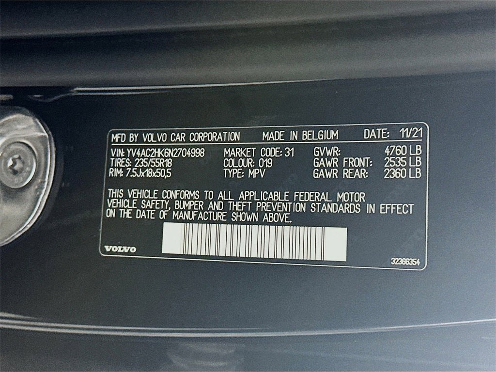 Used 2022 Volvo XC40 T4 Momentum image 35