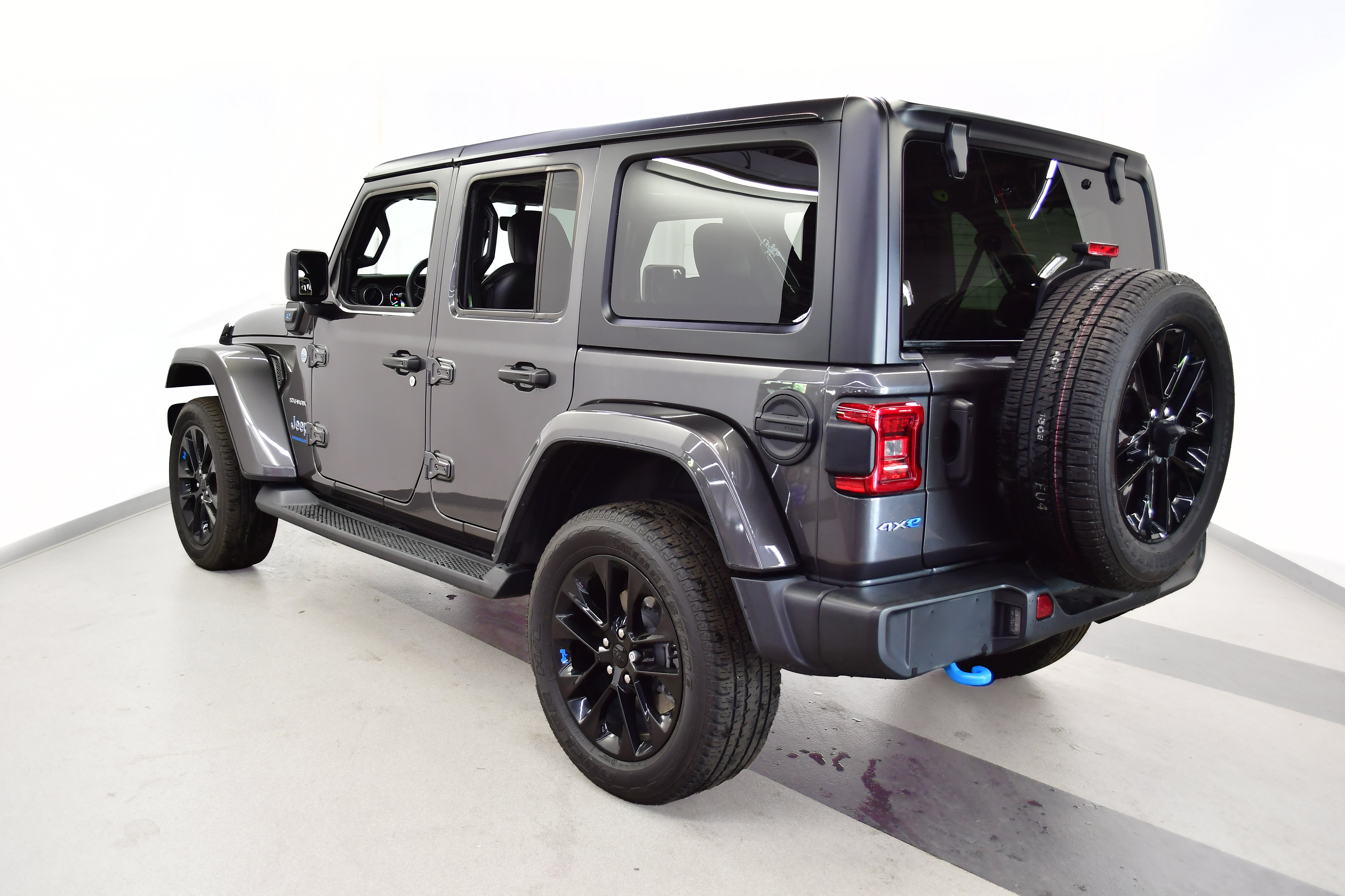 Used 2023 Jeep Wrangler Unlimited Sahara w/ Cold Weather Group AWD/4WD image 5