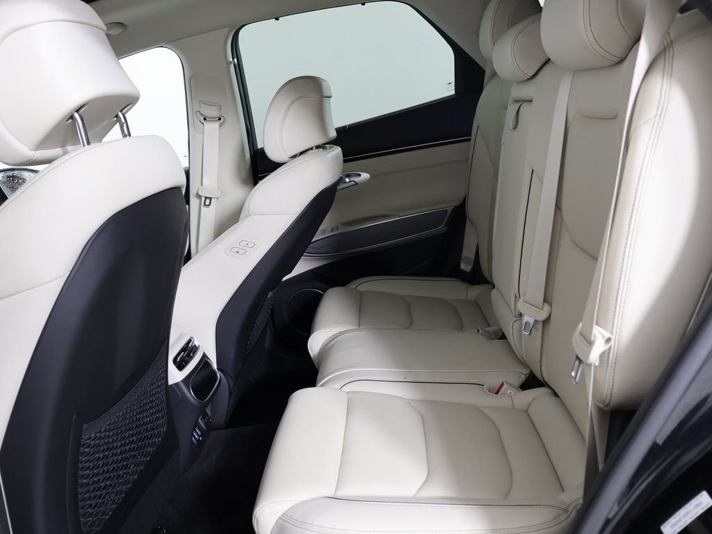 Used 2023 Genesis GV70 2.5T w/ Advanced Package image 23