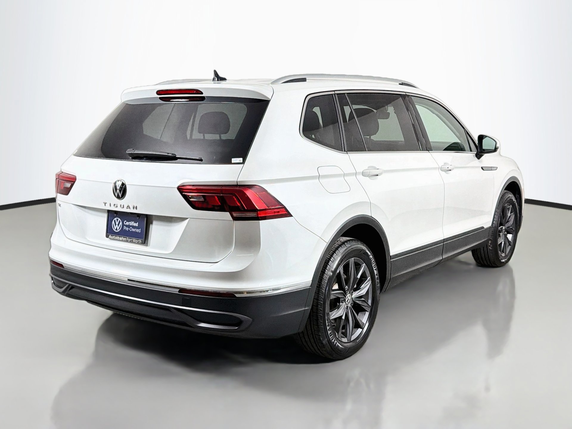 Certified 2023 Volkswagen Tiguan SE FWD image 5