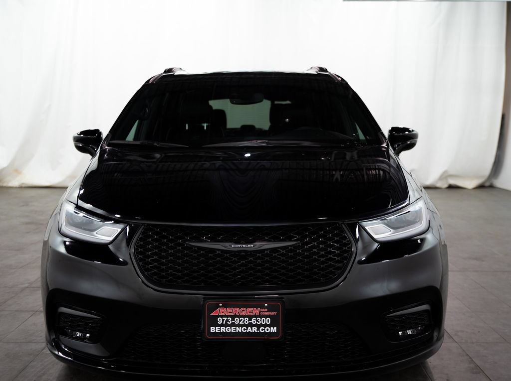 Used 2026 Chrysler Pacifica Limited w/ S Appearance Package FWD image 2