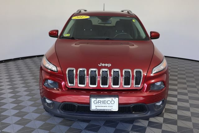 Used 2017 Jeep Cherokee Latitude AWD/4WD image 3