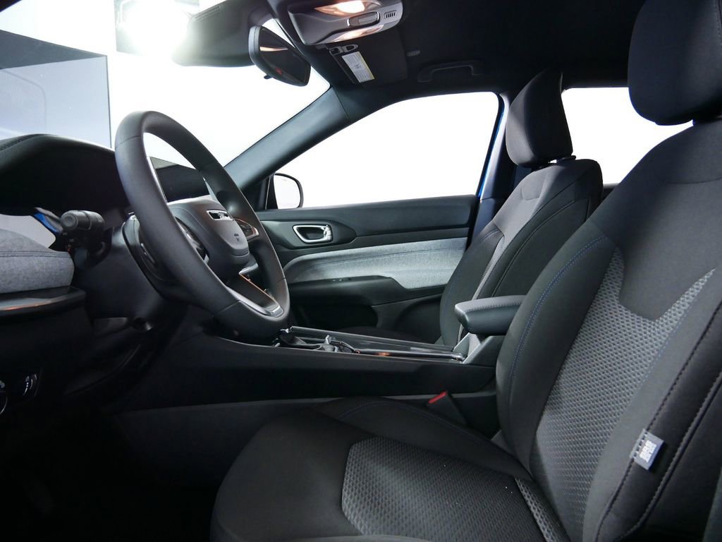 Used 2024 Jeep Compass Sport image 28