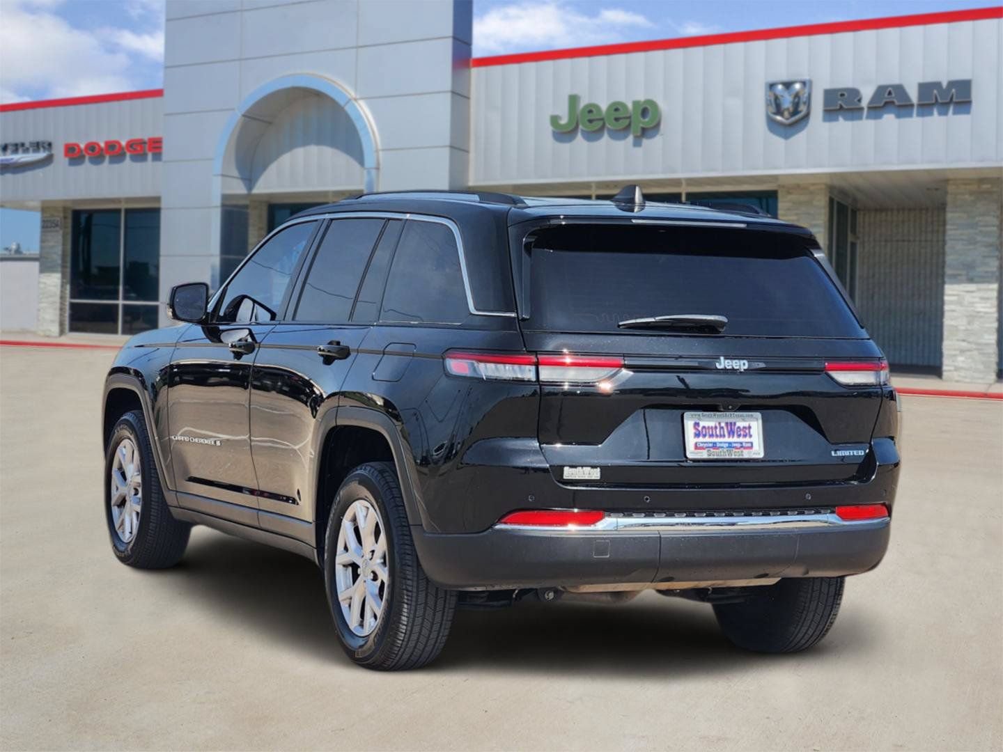Used 2022 Jeep Grand Cherokee Limited RWD image 4