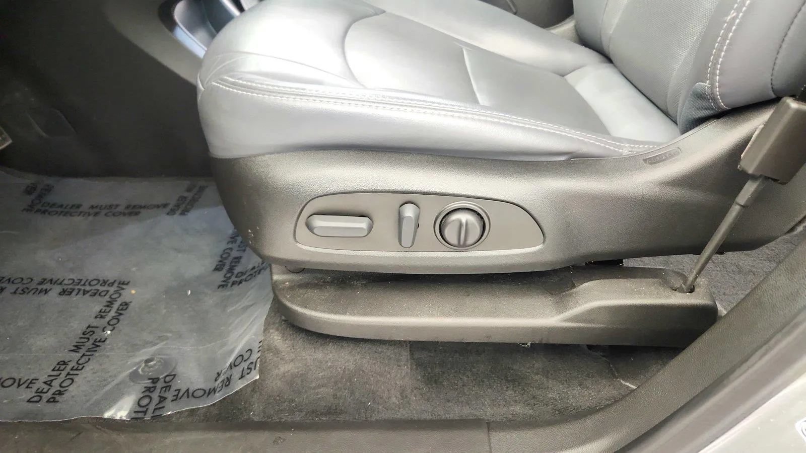 Used 2023 Buick Enclave Essence AWD/4WD image 15