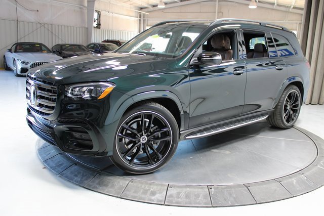 Used 2025 Mercedes-Benz GLS 450 4MATIC image 4