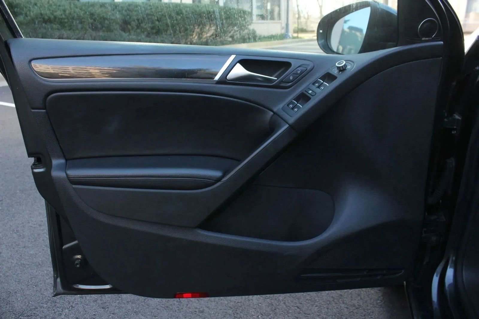 Used 2010 Volkswagen GTI 4-Door FWD image 14