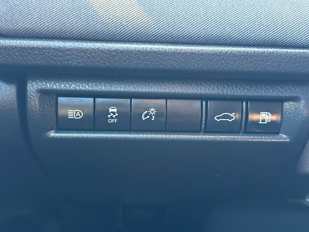 Used 2025 Toyota Camry LE image 29