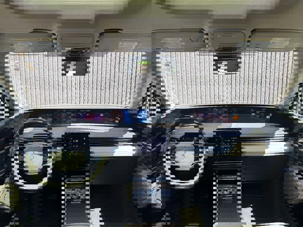 Used 2025 Lincoln Nautilus Reserve AWD/4WD image 38