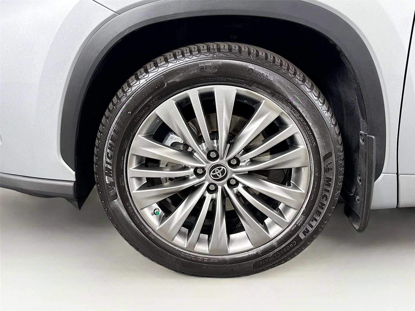 Certified 2021 Toyota Highlander Platinum AWD/4WD image 48