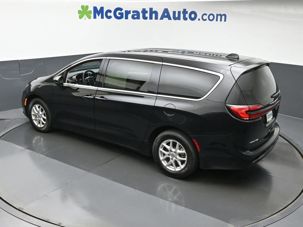Used 2024 Chrysler Pacifica Touring-L image 26
