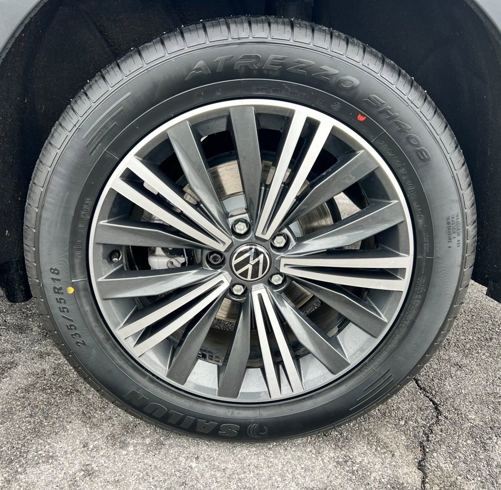 Used 2024 Volkswagen Tiguan Wolfsburg Edition image 12