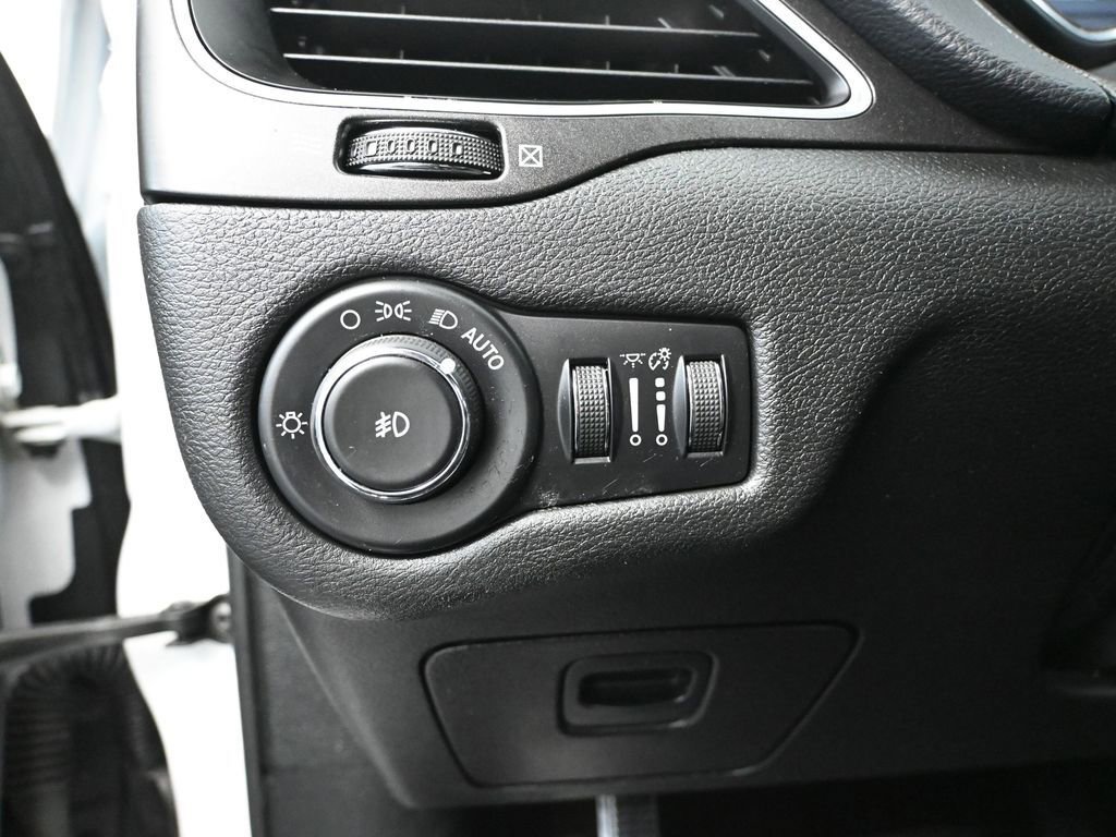 Used 2019 Jeep Cherokee Trailhawk image 30