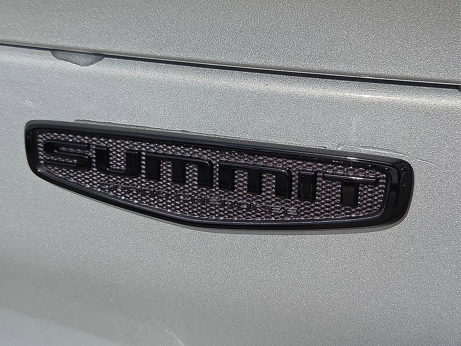 New 2026 Jeep Grand Cherokee L Summit image 9