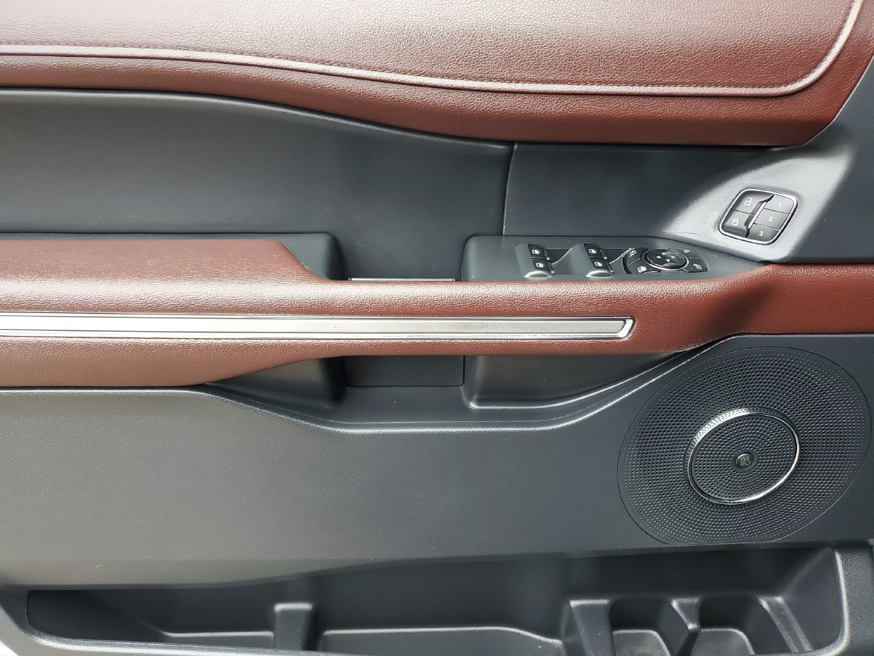 Used 2024 Ford Expedition Limited RWD image 16