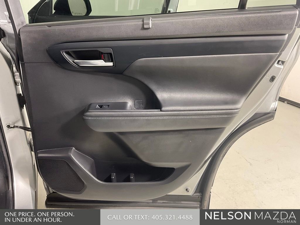 Used 2022 Toyota Highlander XSE FWD image 23