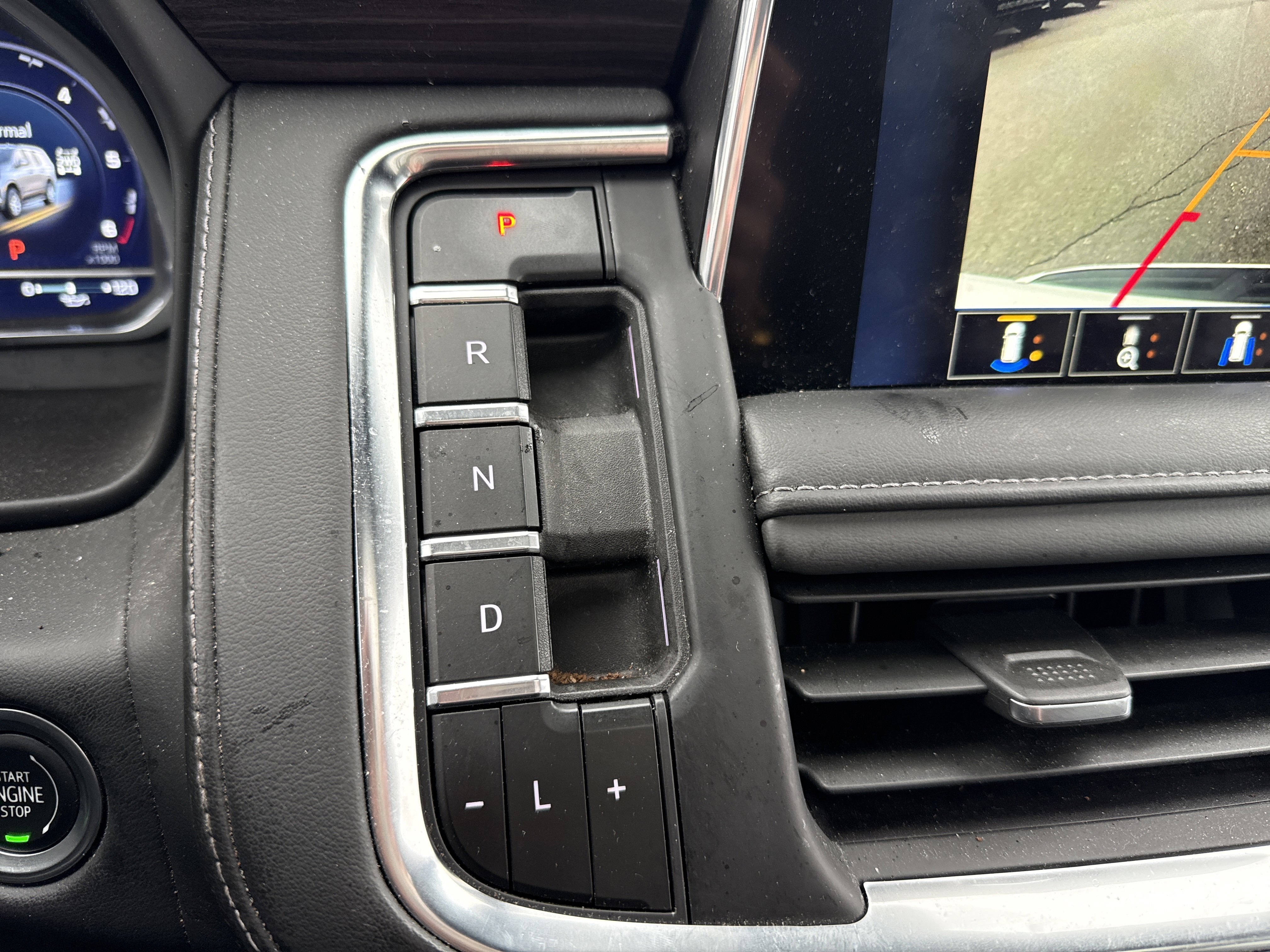 Used 2023 Chevrolet Tahoe Z71 w/ Luxury Package image 24