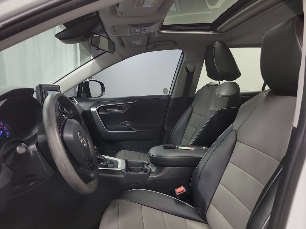 Used 2019 Toyota RAV4 XLE w/ Carpet Mat Package AWD/4WD image 15