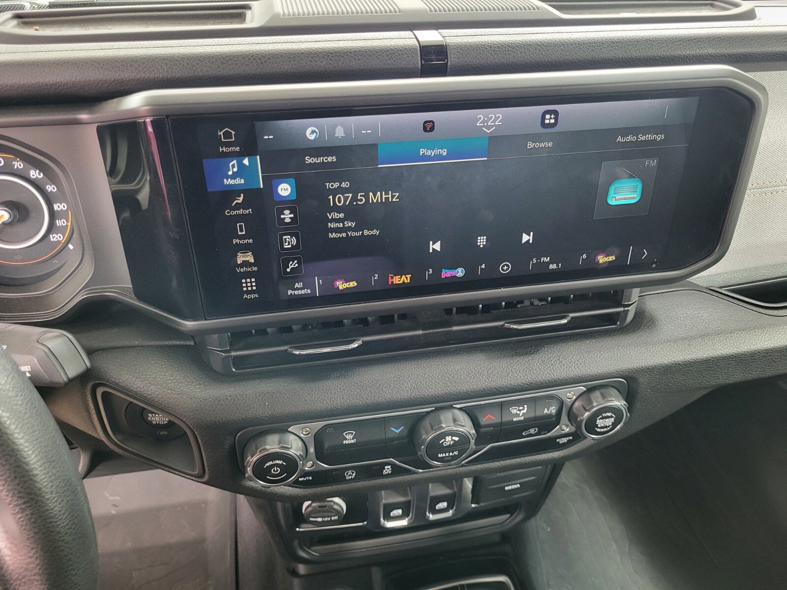 Used 2025 Jeep Wrangler Sport image 18