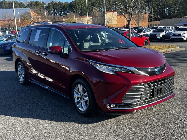 Certified 2022 Toyota Sienna Limited image 3