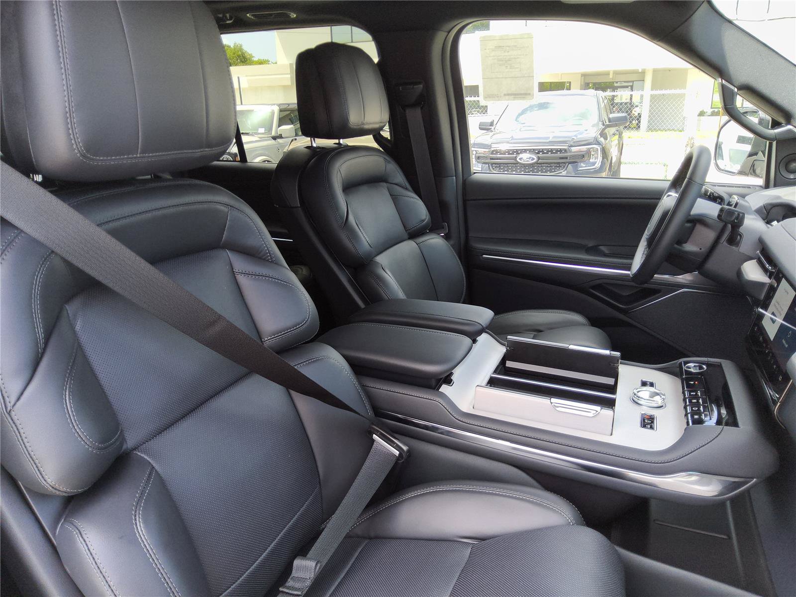 New 2027 Lincoln Navigator Reserve w/ Jet Appearance Package RWD image 33