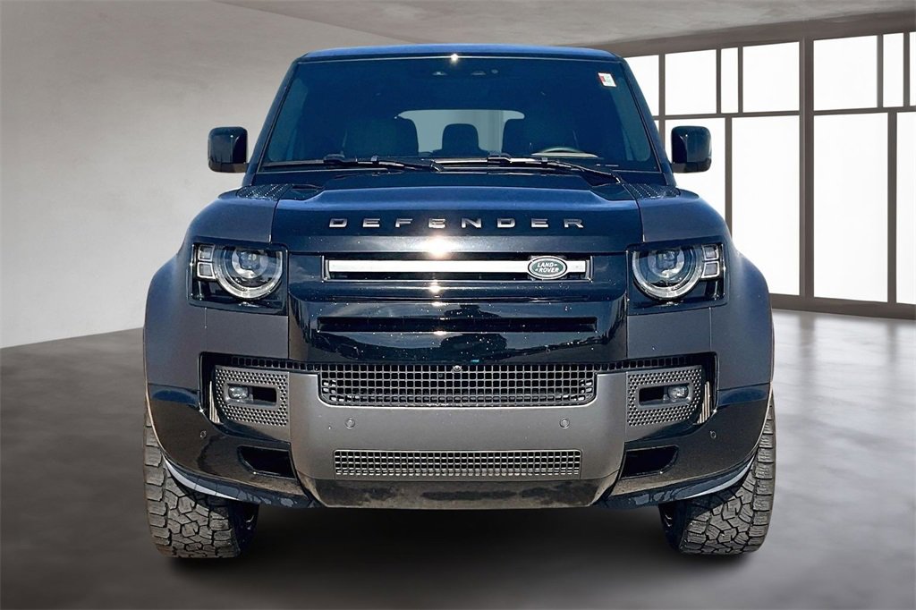 Used 2025 Land Rover Defender 130 V8 image 3