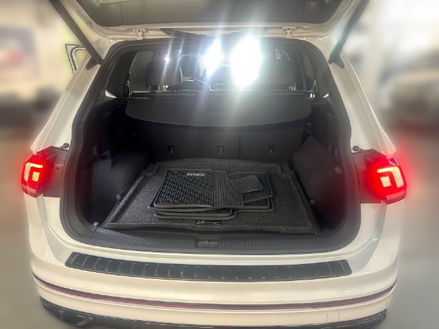 Certified 2024 Volkswagen Tiguan SE R-Line AWD/4WD image 21