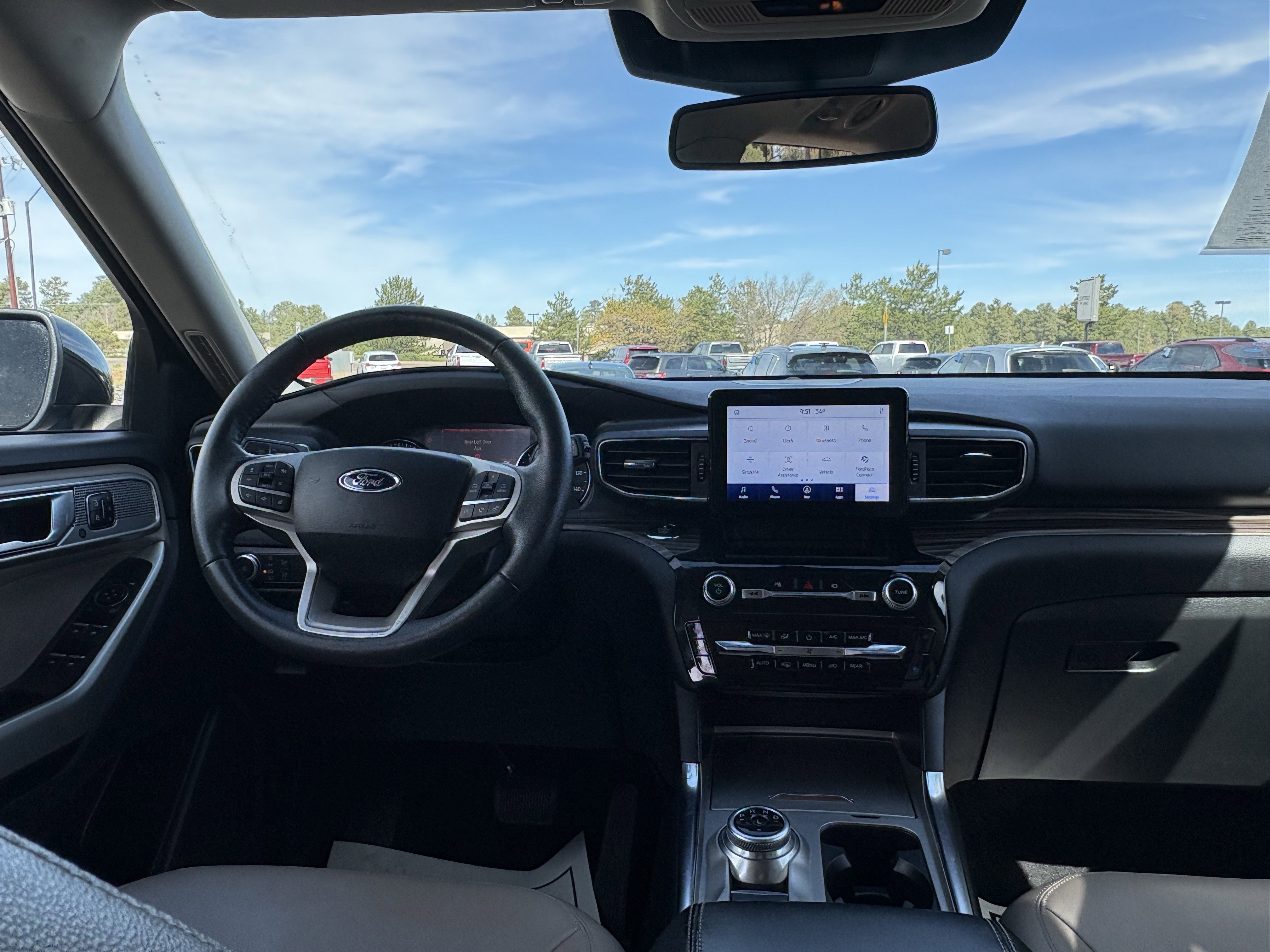 Used 2021 Ford Explorer Limited w/ Equipment Group 301A image 3