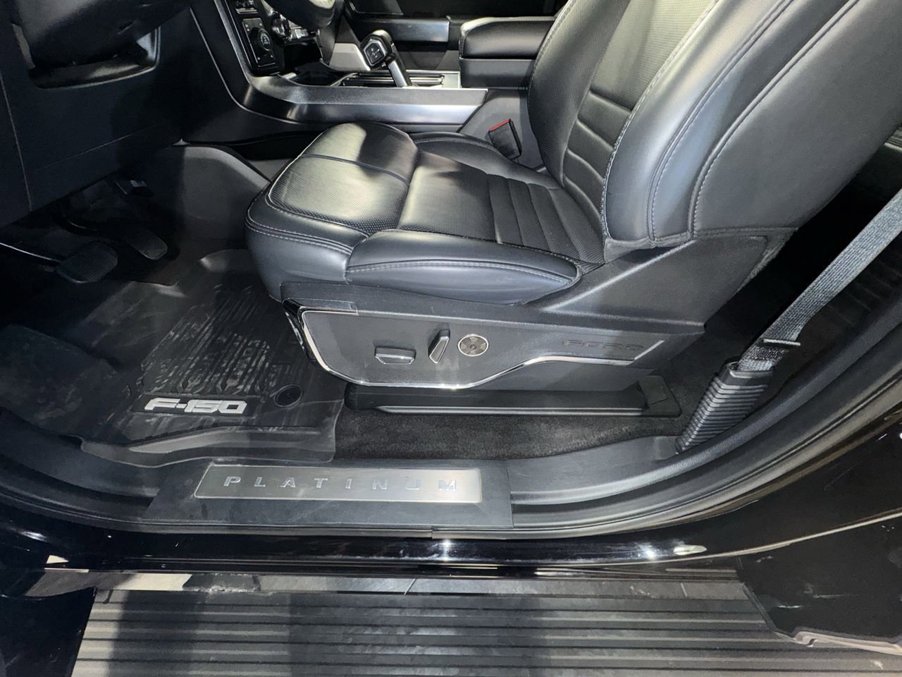 Used 2024 Ford F150 Platinum w/ FX4 Off-Road Package image 19