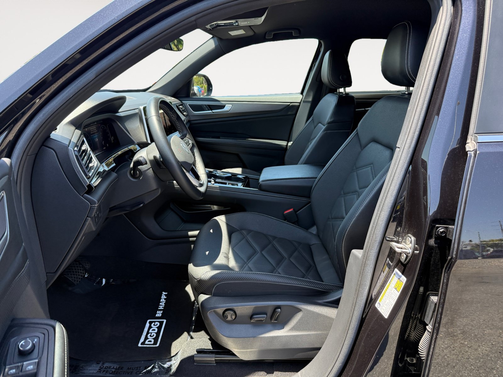 Used 2024 Volkswagen Atlas Cross Sport SE FWD image 10
