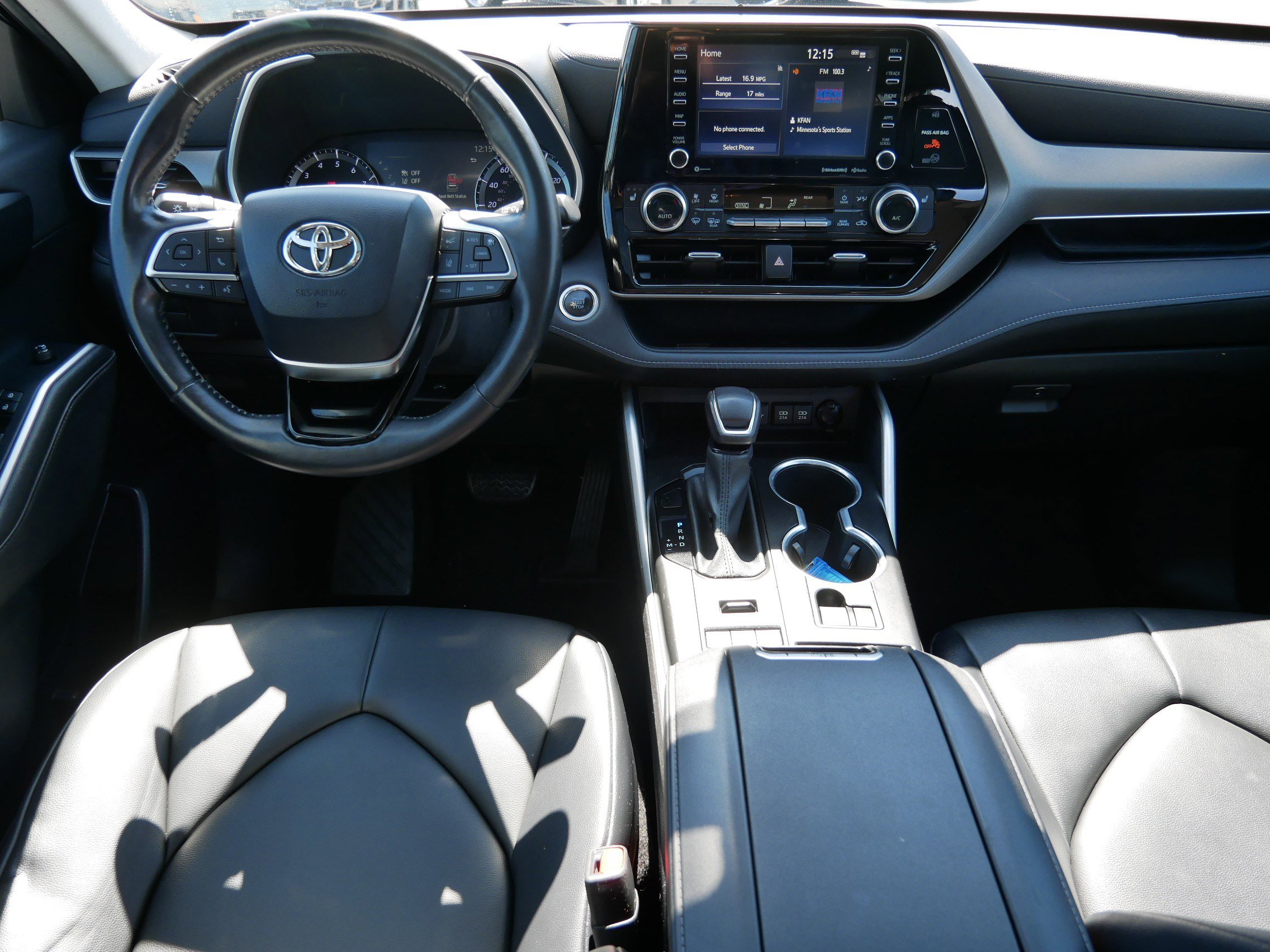 Used 2020 Toyota Highlander XLE AWD/4WD image 10