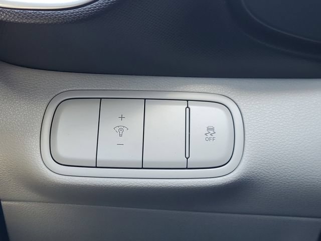 Used 2024 Hyundai Venue SEL FWD image 21