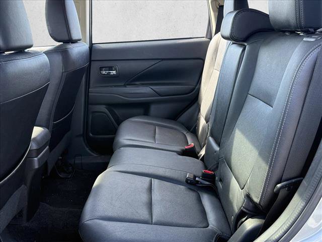 Used 2017 Mitsubishi Outlander SEL image 24
