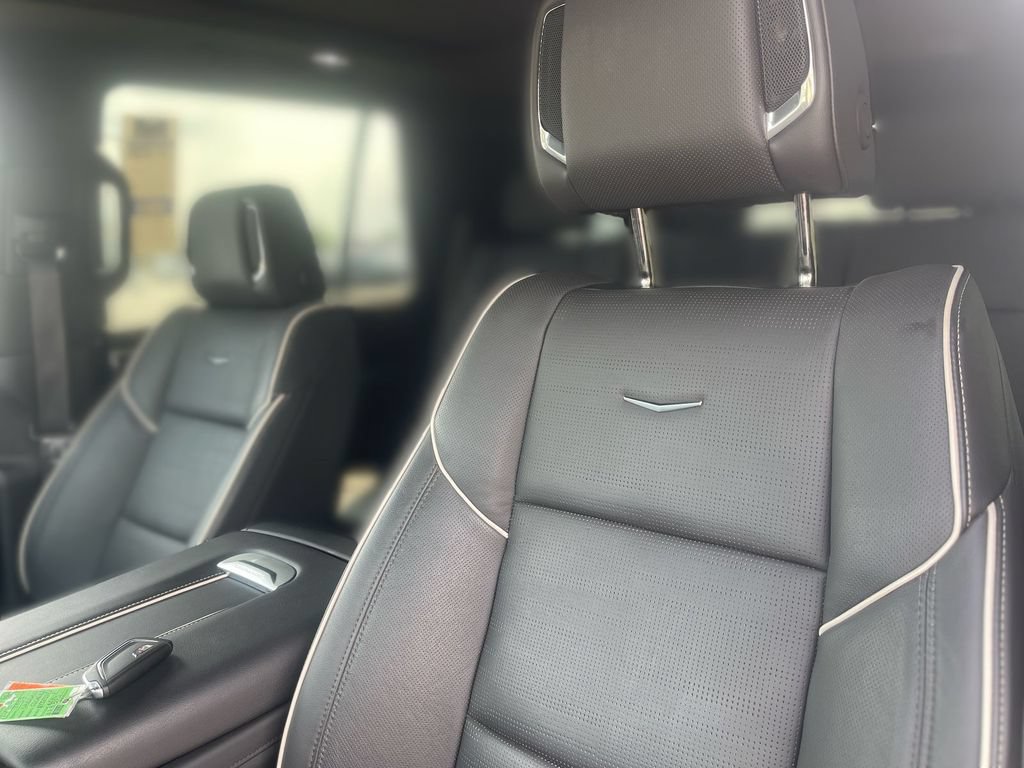 Certified 2023 Cadillac Escalade Premium Luxury w/ Performance Package AWD/4WD image 17