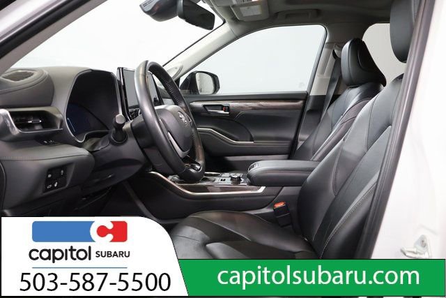 Used 2023 Toyota Highlander Limited image 13