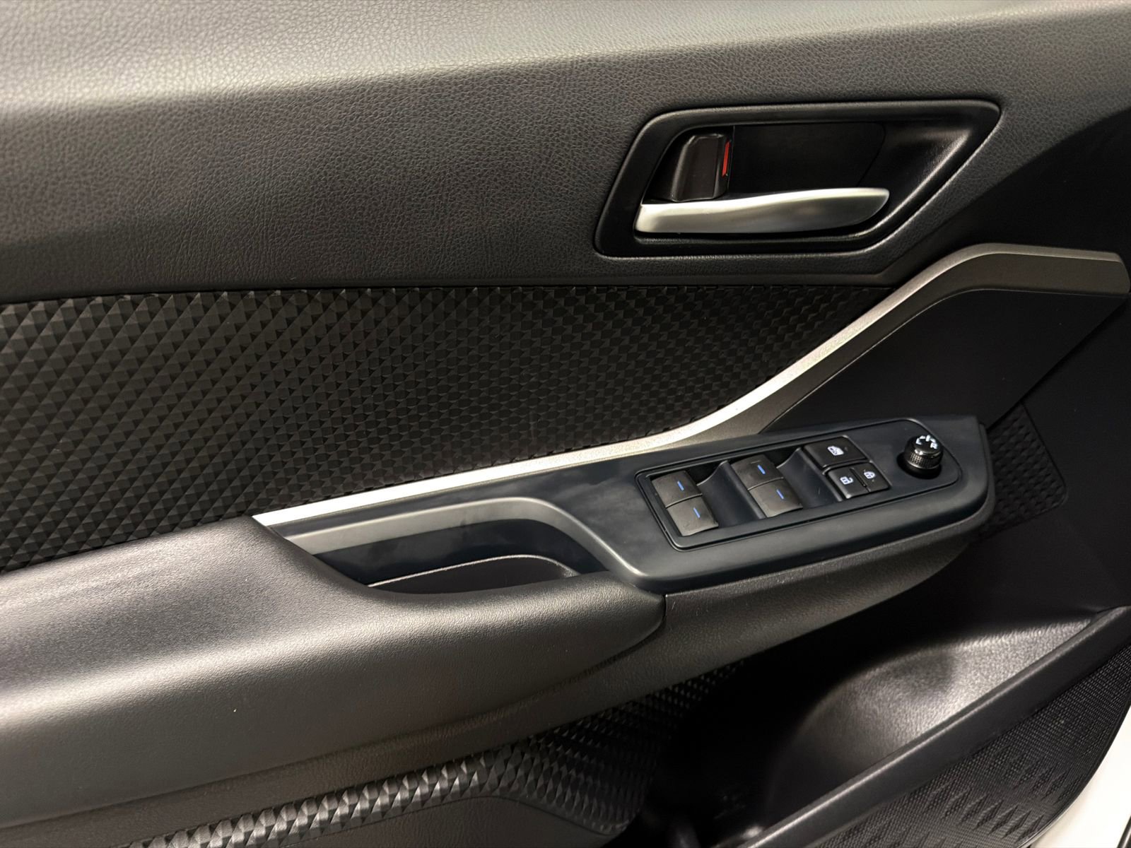 Used 2021 Toyota C-HR LE image 30