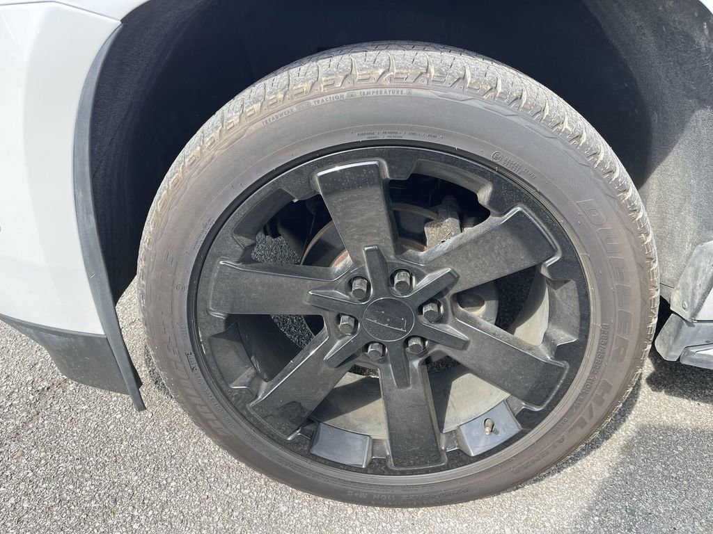 Used 2019 Cadillac Escalade Luxury AWD/4WD image 2