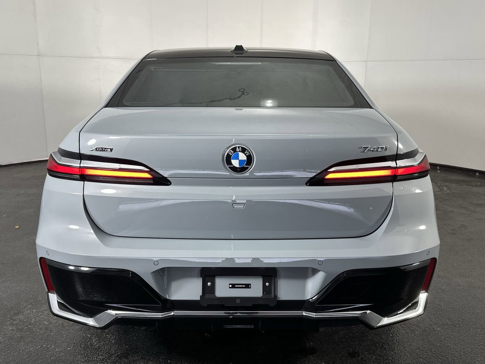 Used 2025 BMW 740i xDrive AWD/4WD image 7