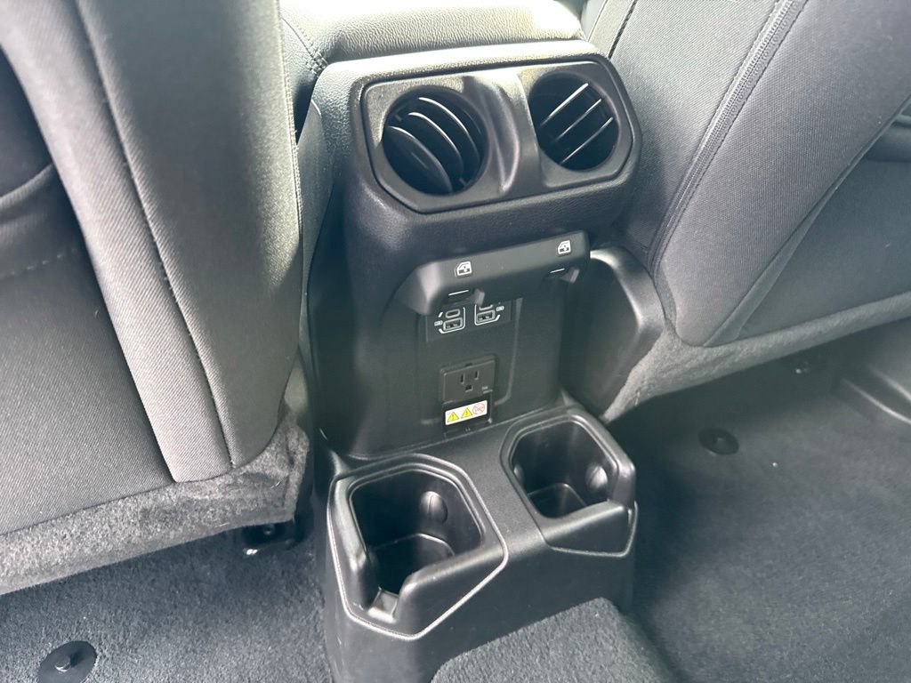 Used 2022 Jeep Wrangler Unlimited Sahara w/ Cold Weather Group AWD/4WD image 14