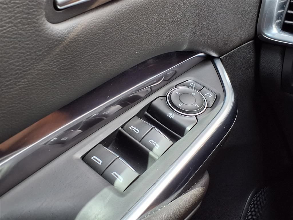 Used 2022 Cadillac XT4 Luxury w/ Cold Weather Package FWD image 30