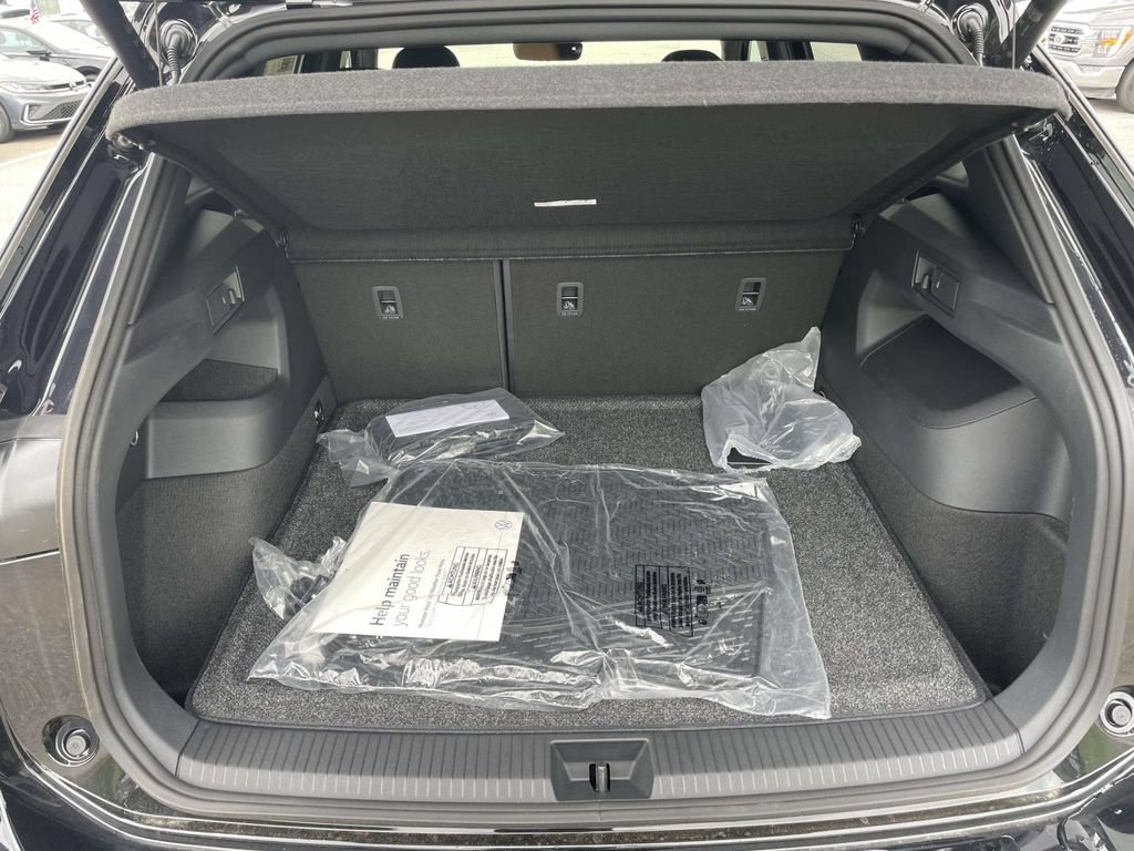 New 2026 Volkswagen Tiguan SEL R-Line AWD/4WD image 9