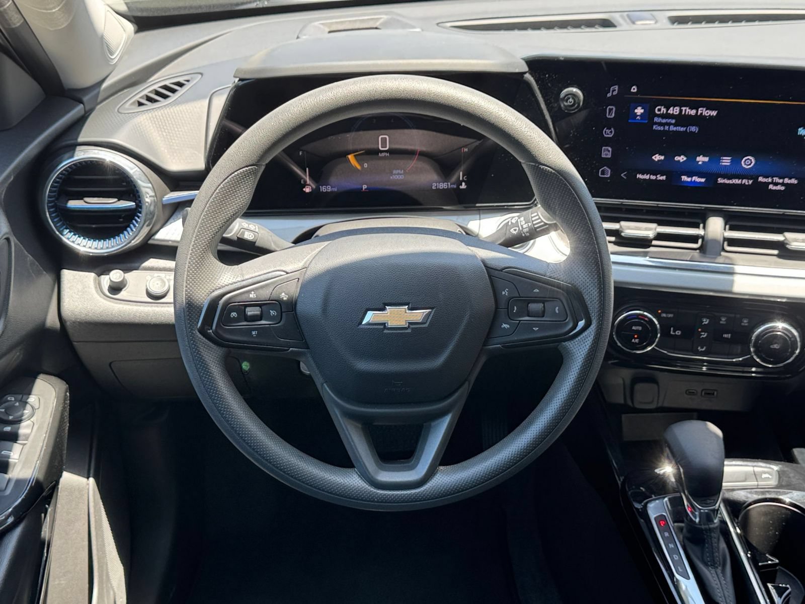 Used 2025 Chevrolet Trax LT FWD image 28