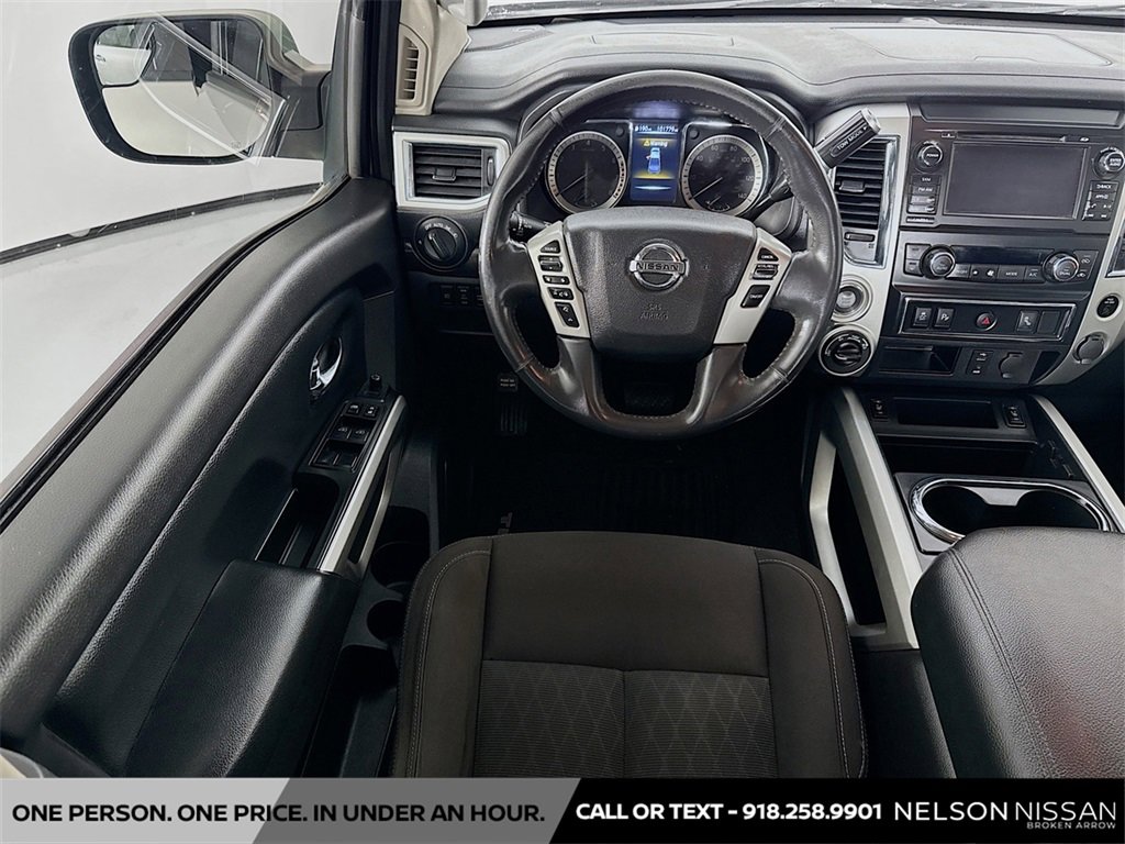 Used 2017 Nissan Titan SV image 22
