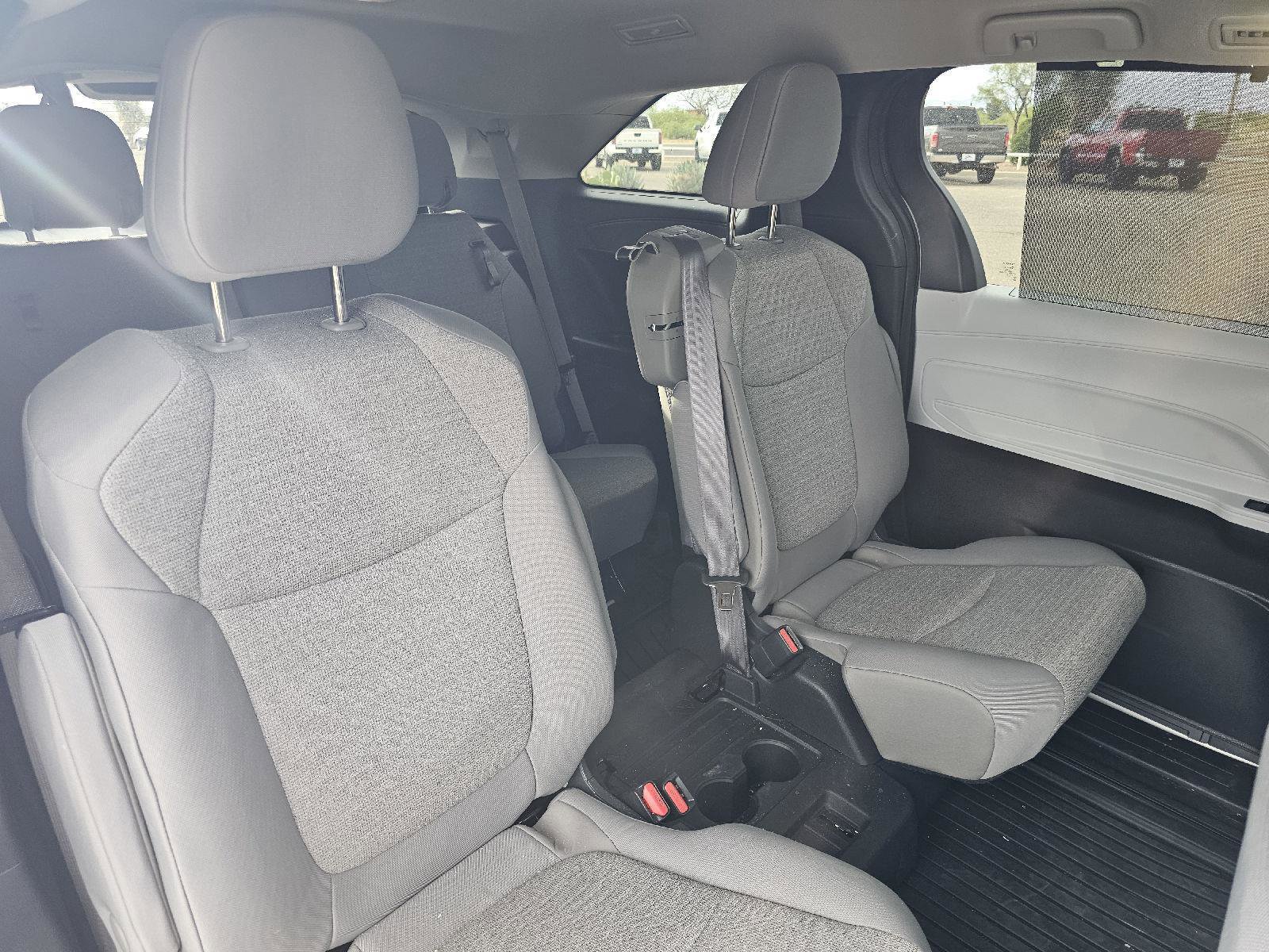 Used 2025 Toyota Sienna LE image 21